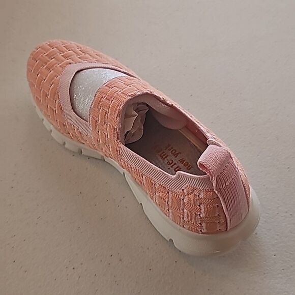 NWT Light Coral/Pink Charm Weave Flats by Bernie Mev, Size 35 or 5 US - Picture 2 of 7